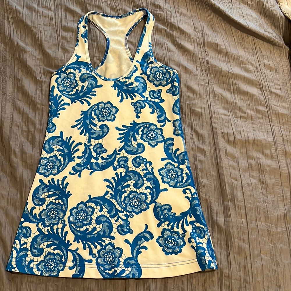 Lululemon blue & white paisley tank